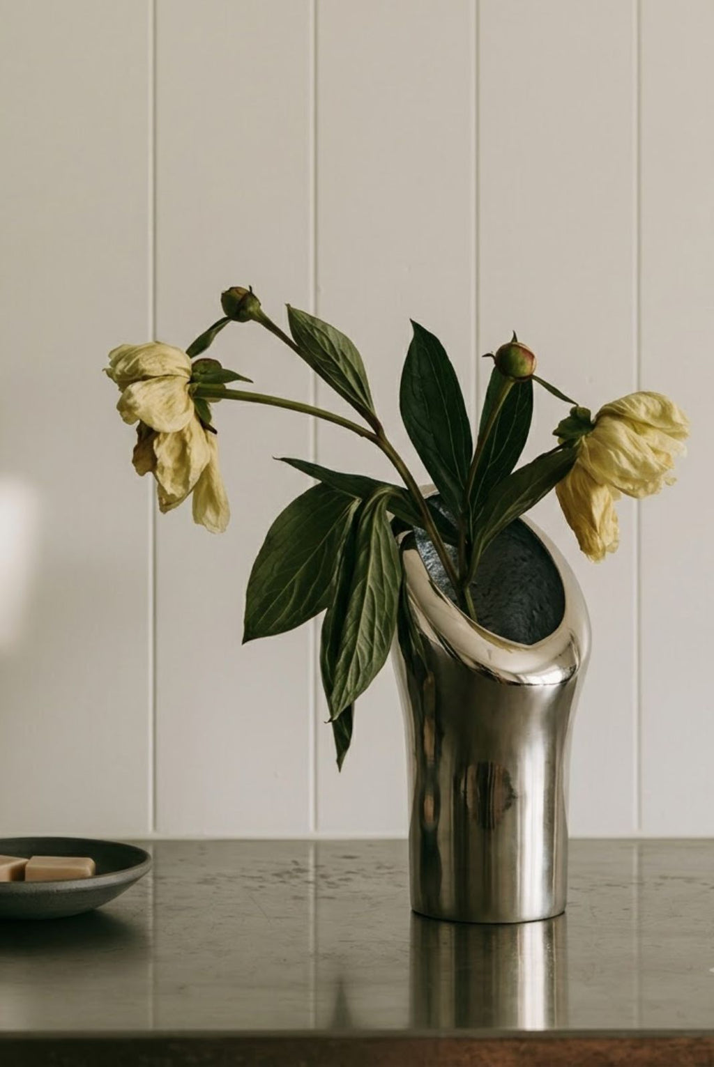 Korak Metal Vase